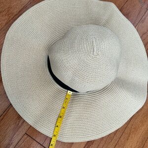 Elegant Tan Wide-Brim Packable Hat with Black Ribbon Band
